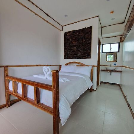 The Hat Trick Hostel Basdiot Luaran gambar