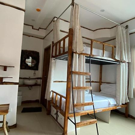 The Hat Trick Hostel Basdiot Luaran gambar