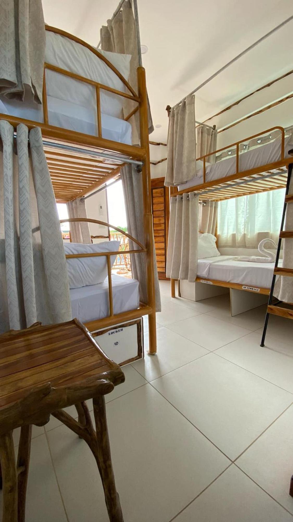 The Hat Trick Hostel Basdiot Luaran gambar