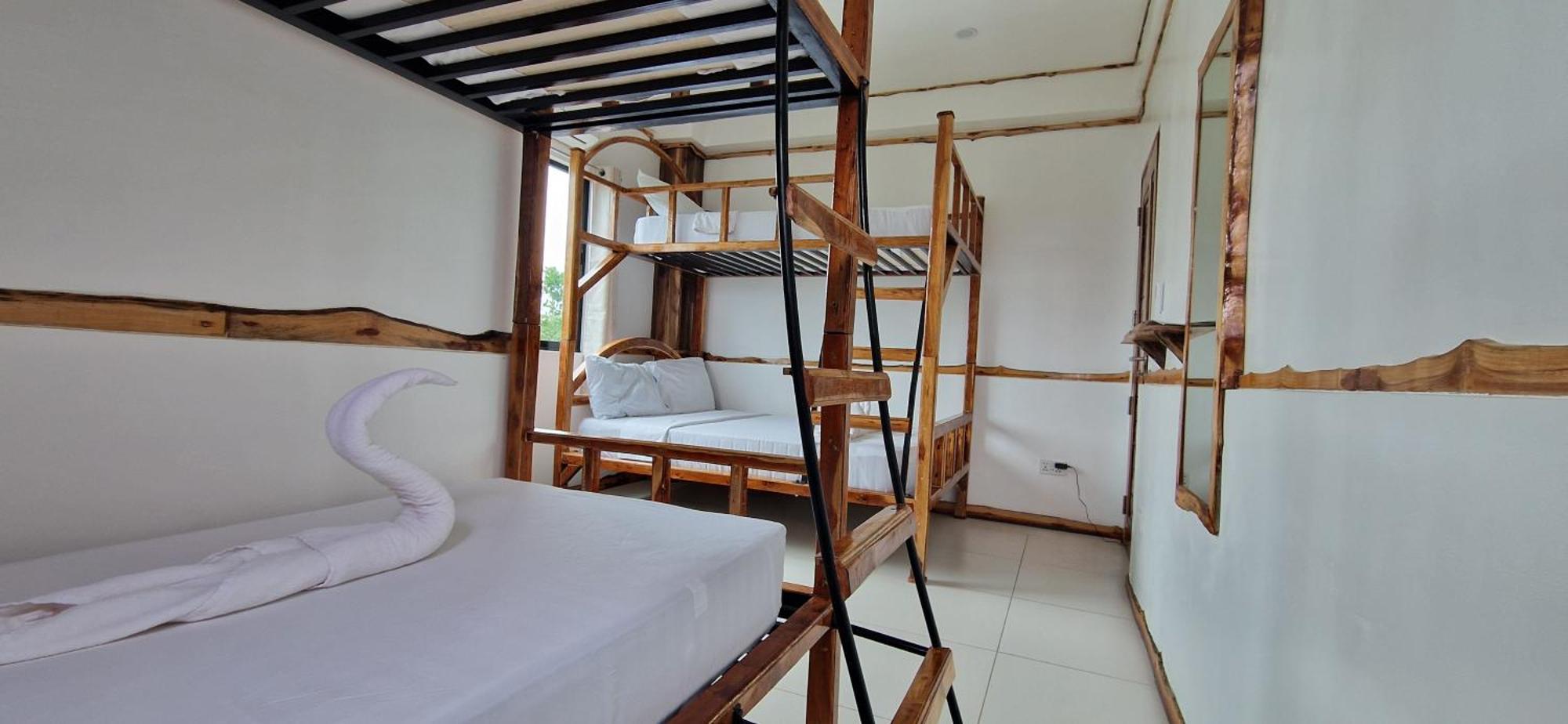 The Hat Trick Hostel Basdiot Luaran gambar
