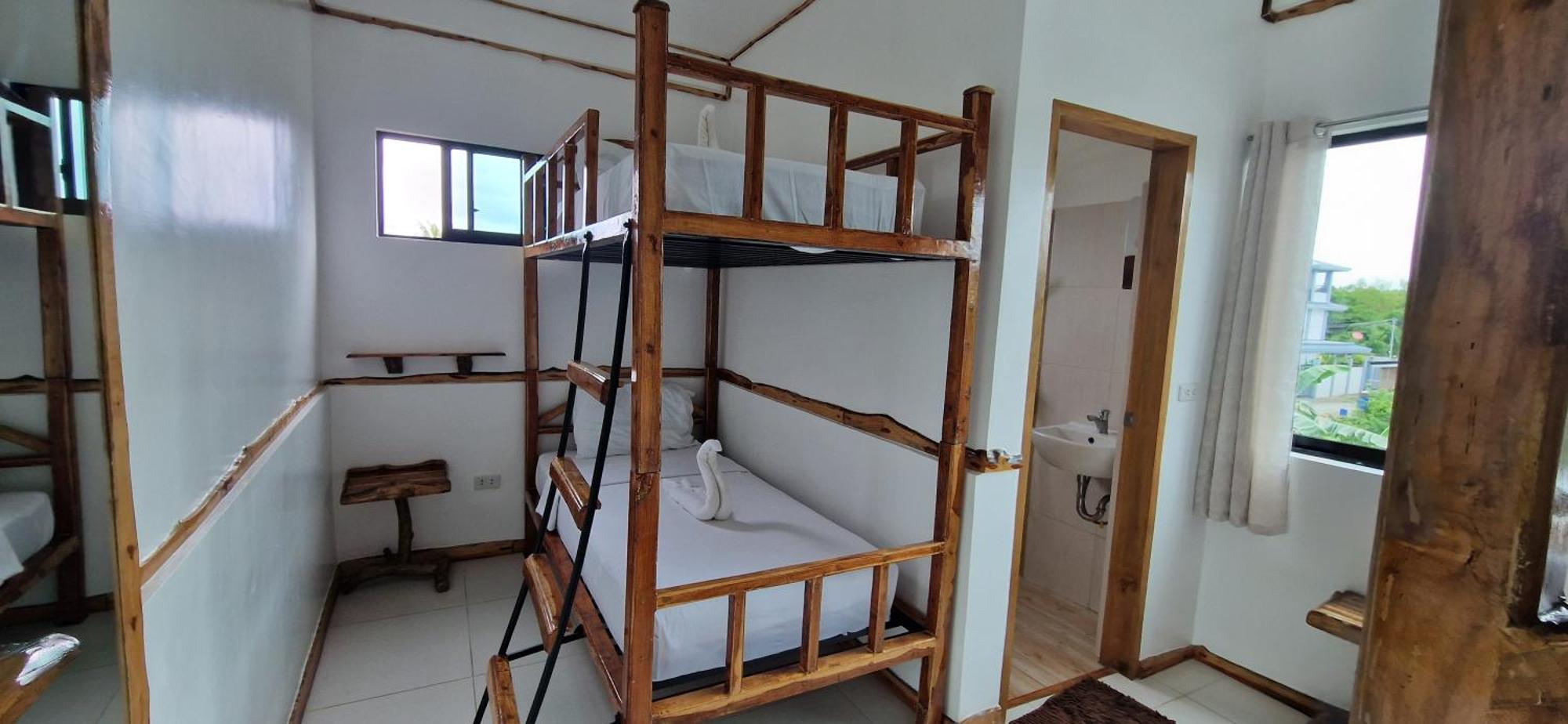 The Hat Trick Hostel Basdiot Luaran gambar