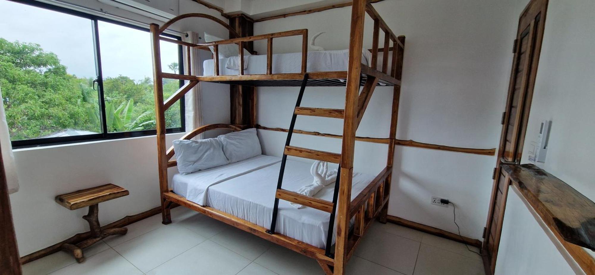 The Hat Trick Hostel Basdiot Luaran gambar