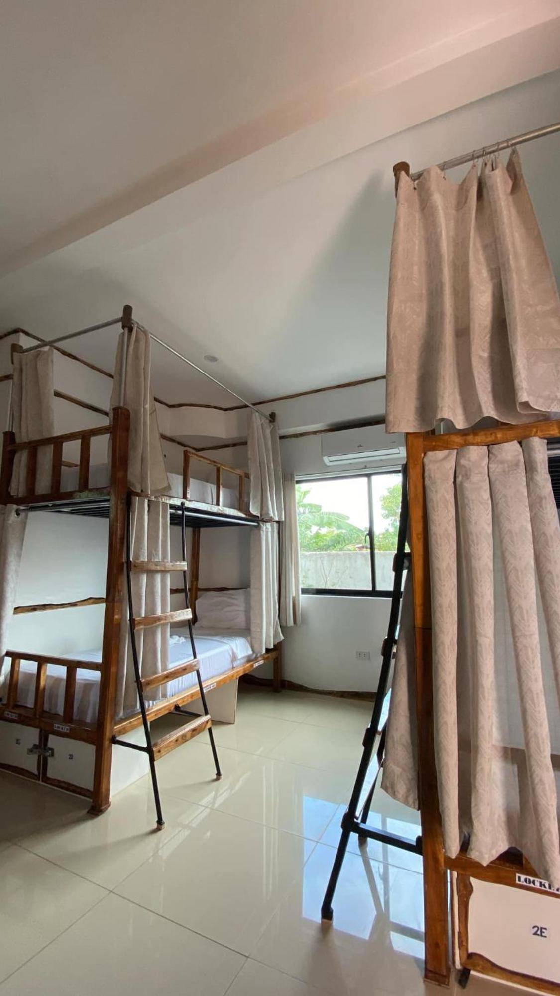 The Hat Trick Hostel Basdiot Luaran gambar