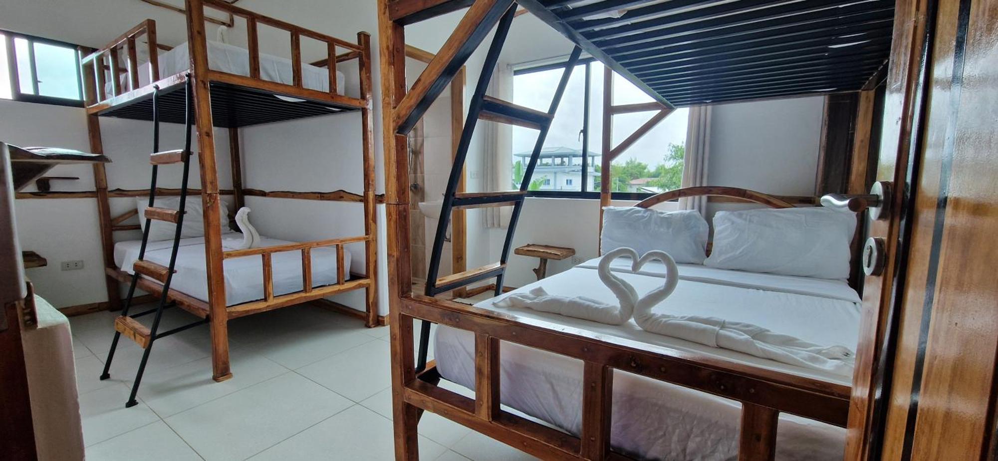 The Hat Trick Hostel Basdiot Luaran gambar