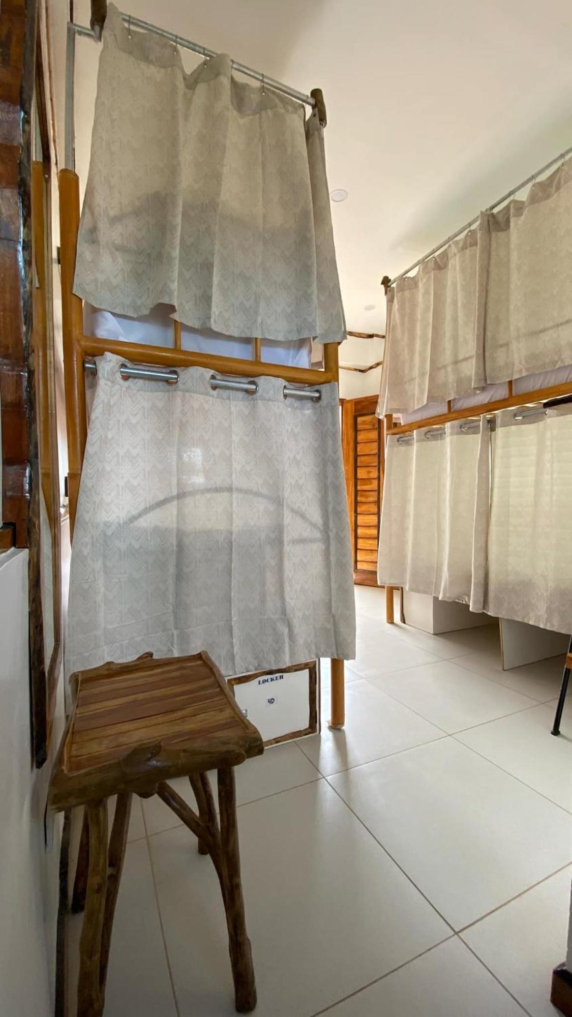 The Hat Trick Hostel Basdiot Luaran gambar