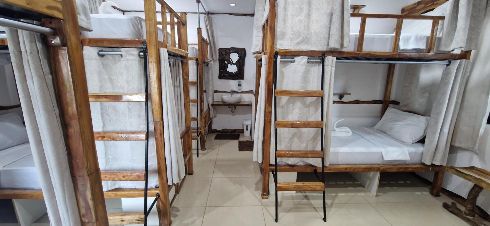 The Hat Trick Hostel Basdiot Luaran gambar